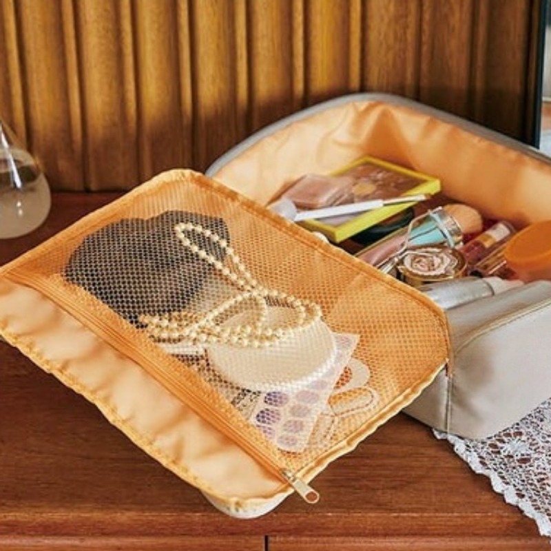 حقيبة ملابس من سلسلة الأنمي ال - مراجعة Travel Accessories B&M وسعره
